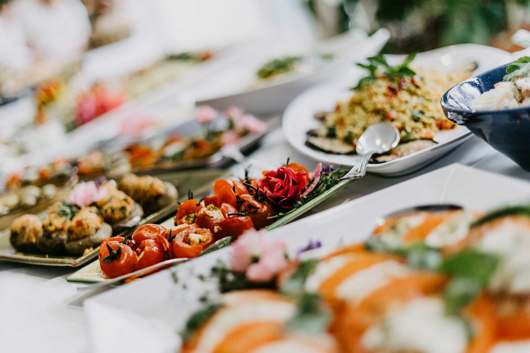 Ein kleines Hochzeitsbuffet ist meist günstiger als ein 4-Gänge-Menü