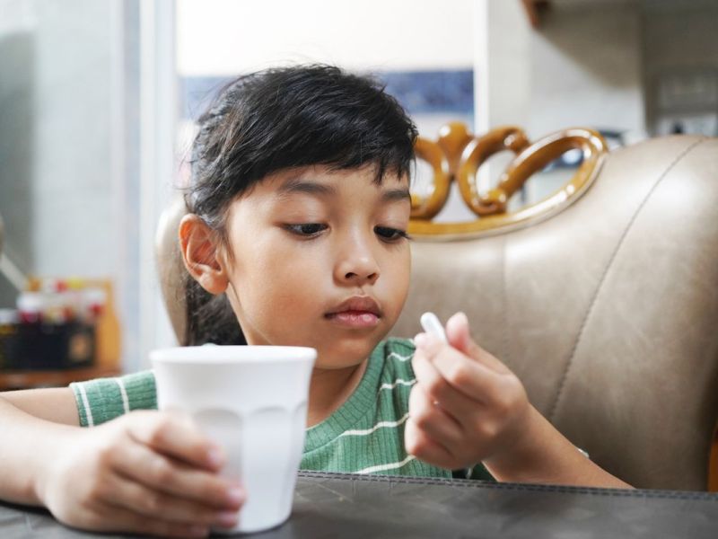 Tabletten schlucken: Wie bringe ich meinem Kind das bei?