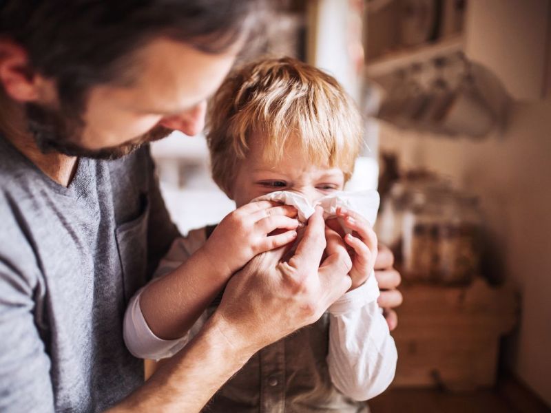 Häufiger Schnupfen beim Kind: Wie oft ist normal und wann muss man zum Arzt?