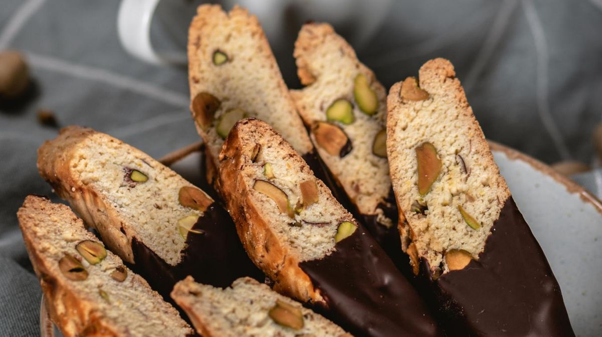 Cantuccini mit Mandeln und Pistazien