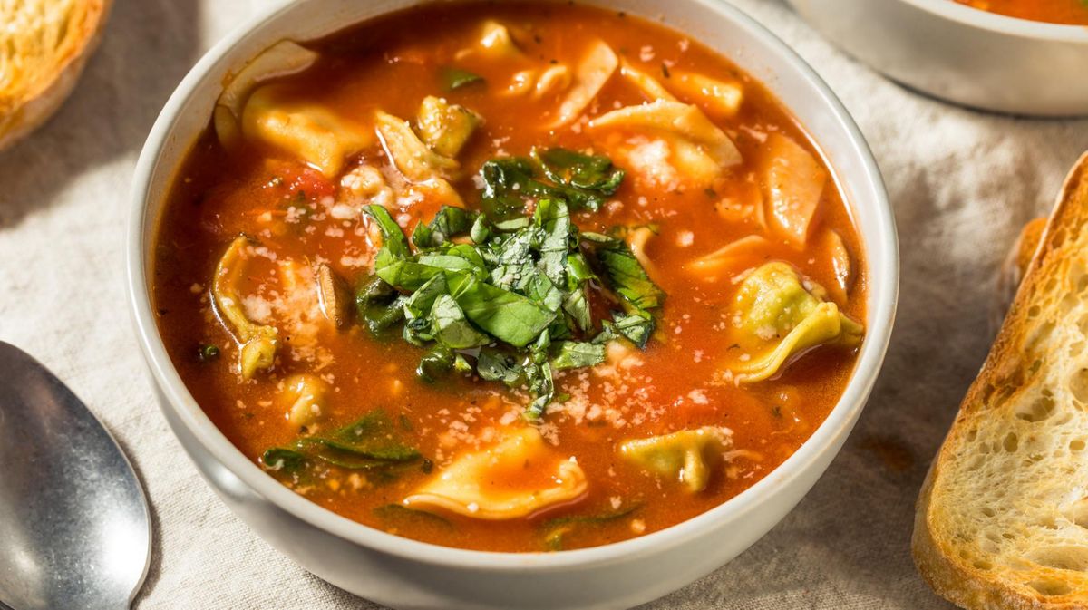 Tomatensuppe mit Tortellini