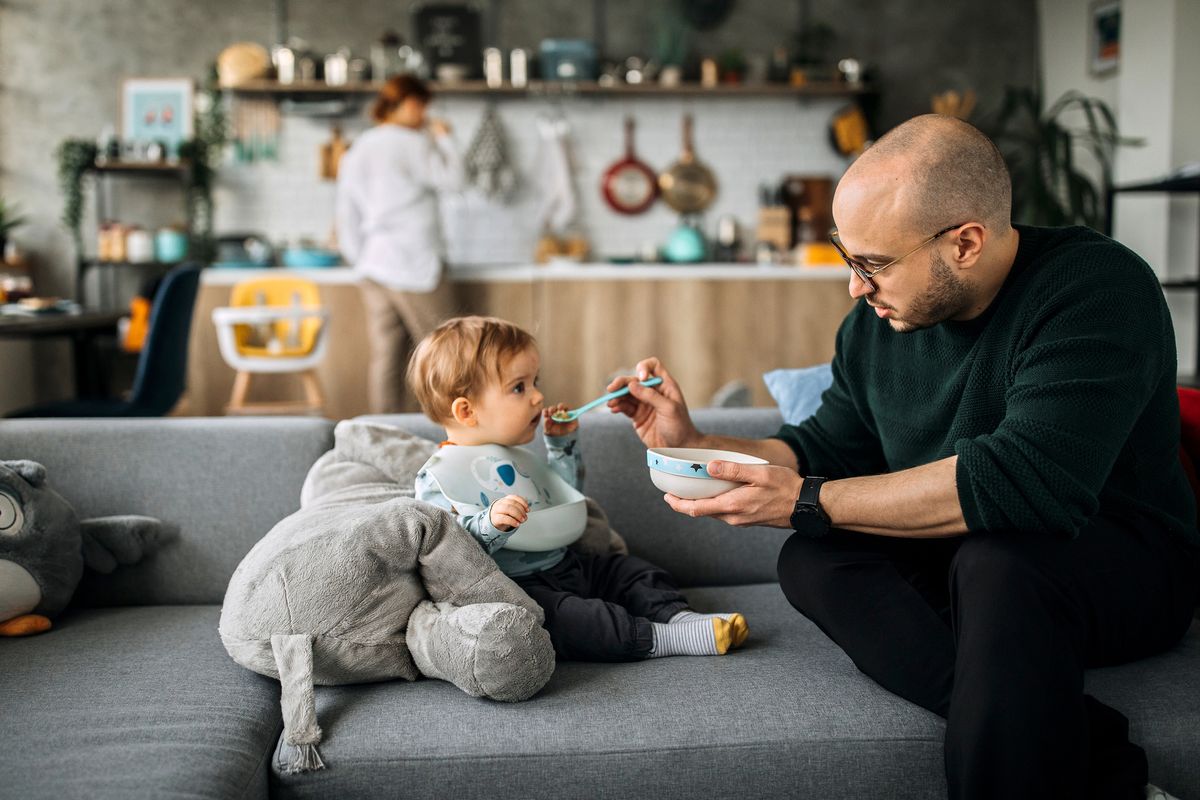 Beikostplan: So einfach führst du Babys ersten Brei ein