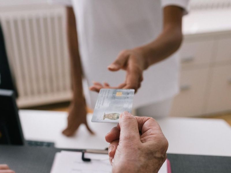 Krankenkassenbeiträge sind gestiegen: Lohnt sich ein Wechsel?