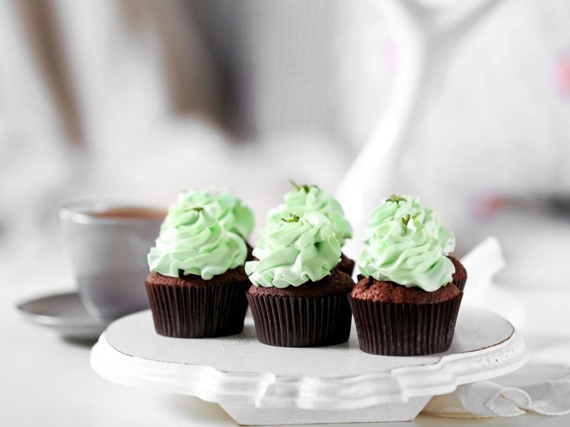 Schokoladen-Cupcakes mit Minze-Frosting