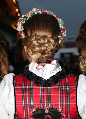 Die schönsten Oktoberfest-Frisuren für lange Haare!