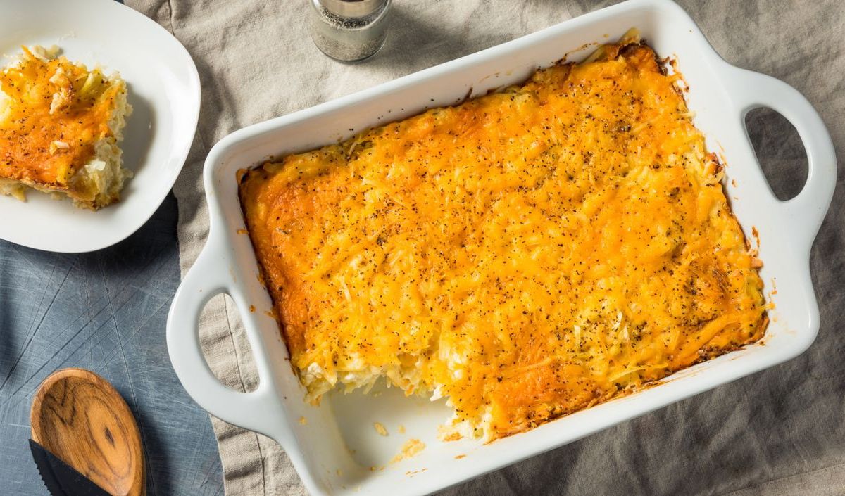 Rösti-Auflauf mit Käse überbacken.