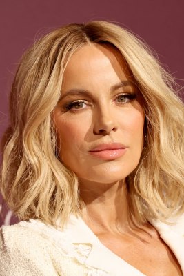 Kate Beckinsale trägt blonden Long Bob mit Wellen