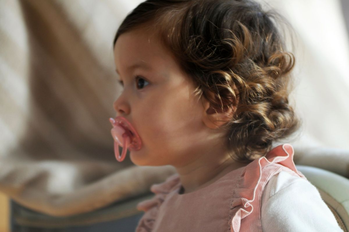 Nuckel, Schnuller & Co.: Was ist das Richtige für mein Baby?