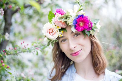 Bindet die letzte Bl&#xFC;te in die andere Richtung an den Kranz