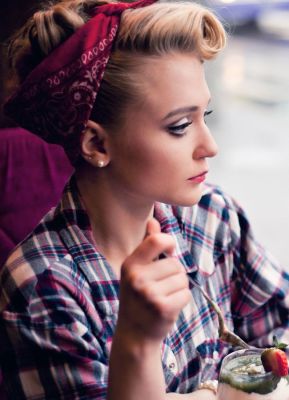 Bandana binden: Rockabilly-Look