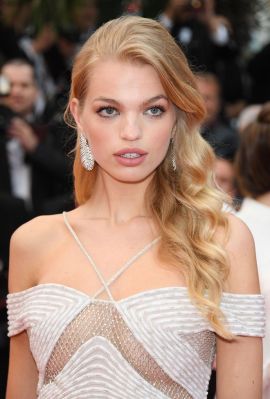 Daphne Groeneveld zeigt, wie glamourös Blond sein kann.