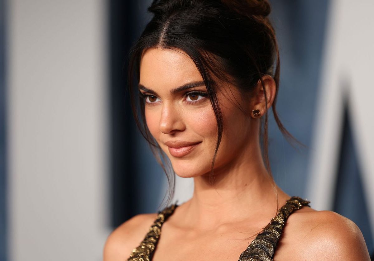 Kendall Jenner mit Cloud Skin Make-up.