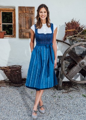 Klassisches Dirndl in Blau von C&A