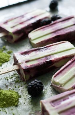 Superfood als Eis: Matcha-Brombeer-Eis