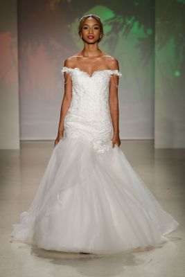 Brautkleid aus der Disney Fairy Tale Weddings Kollektion by Alfred Angelo