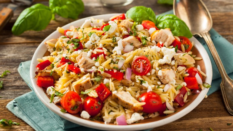 Orzo-Salat mit Zitronen-Dressing: Blitzrezept für den etwas anderen Nudelsalat