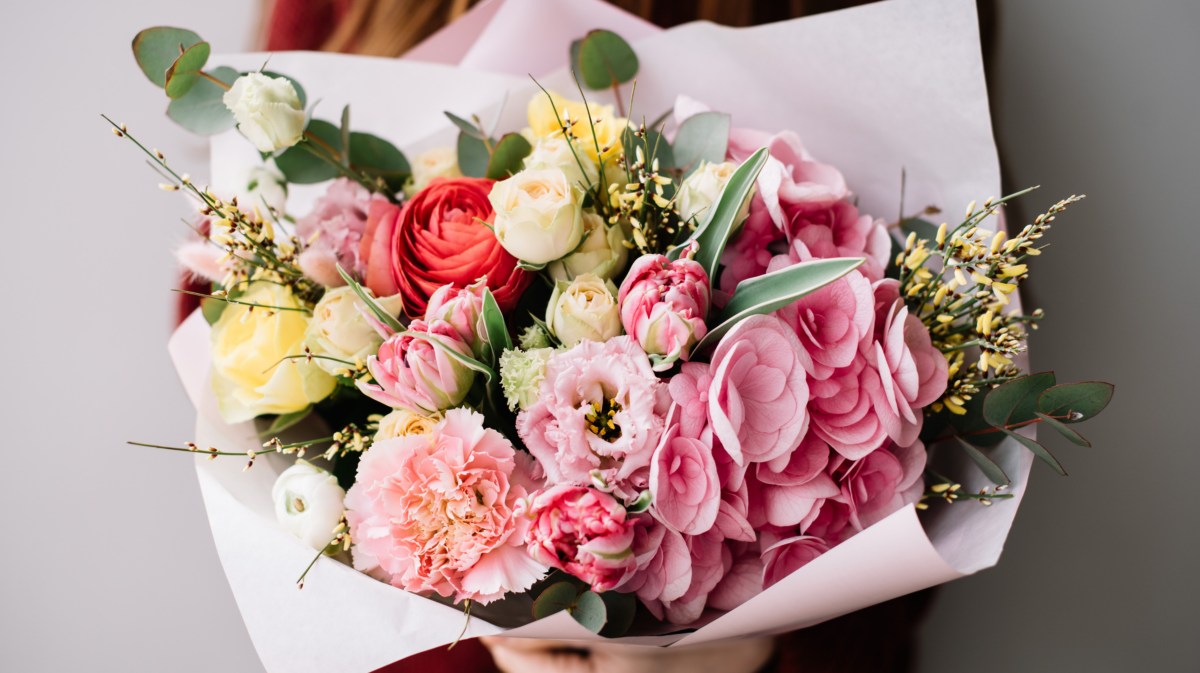 Blumenstrauß passend zum Muttertag und Sternzeichen