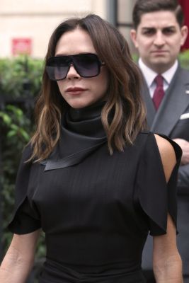 Der Klassiker neu gedacht: Dieser Clavi Cut lebt von seinem klaren Mittelscheitel. Clavi Cut von Victoria Beckham
