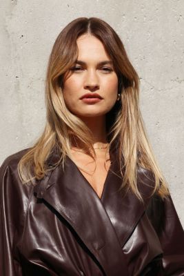 Ponyfrisuren für eckige Gesichter: Lily James