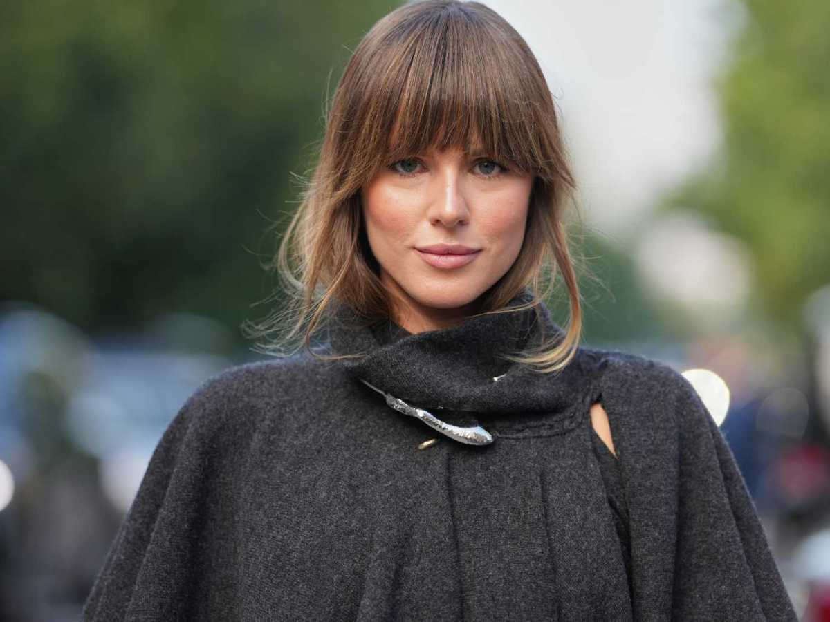 Pony nervt? Mit diesem Styling-Trick sitzt deine Frisur selbst bei Wind und Regen