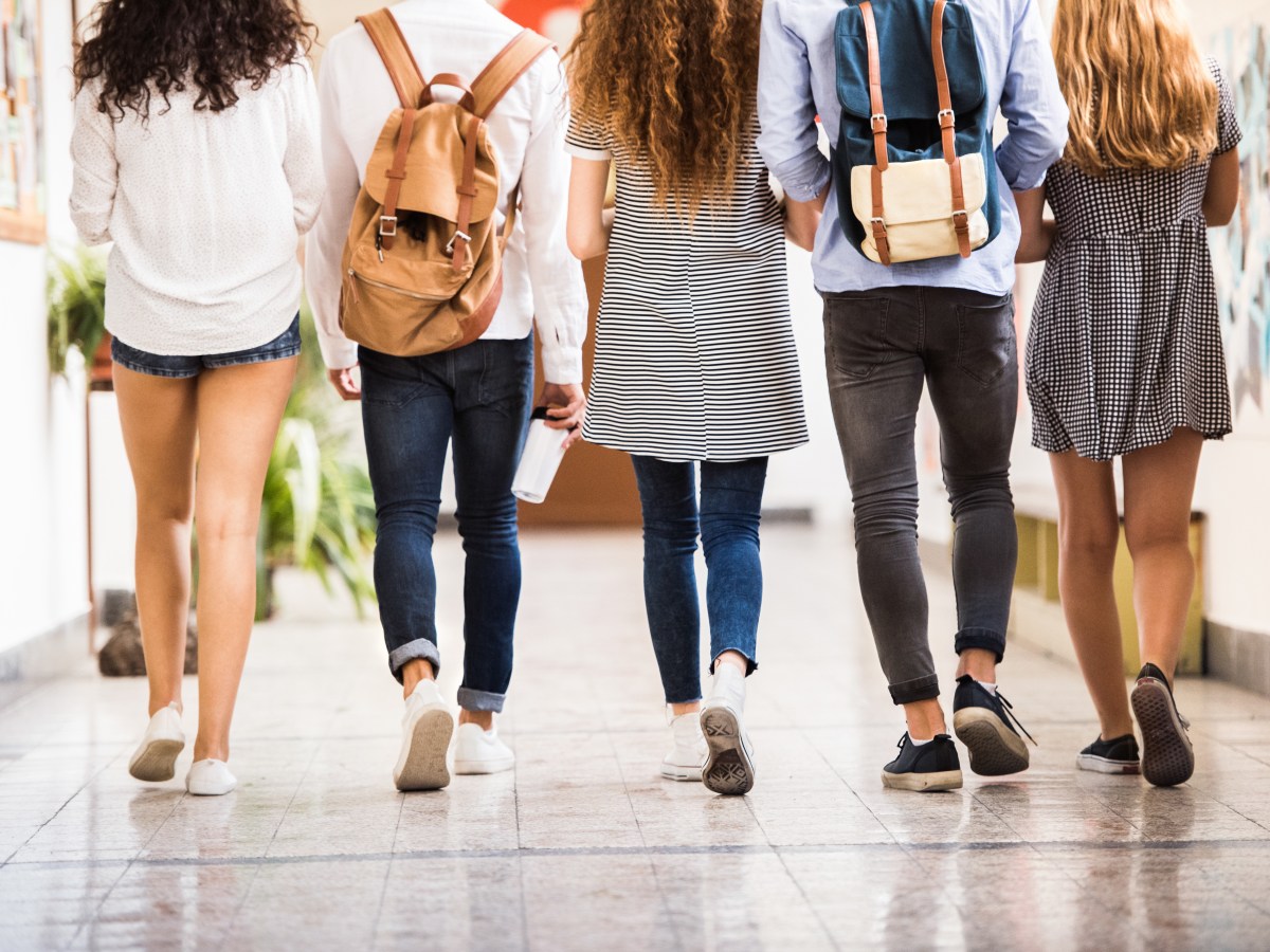 Ist die Kleiderordnung einer Schule bindend oder wie viel darf sie sich in die Kleidung ihrer Schülerinnen und Schüler einmischen?