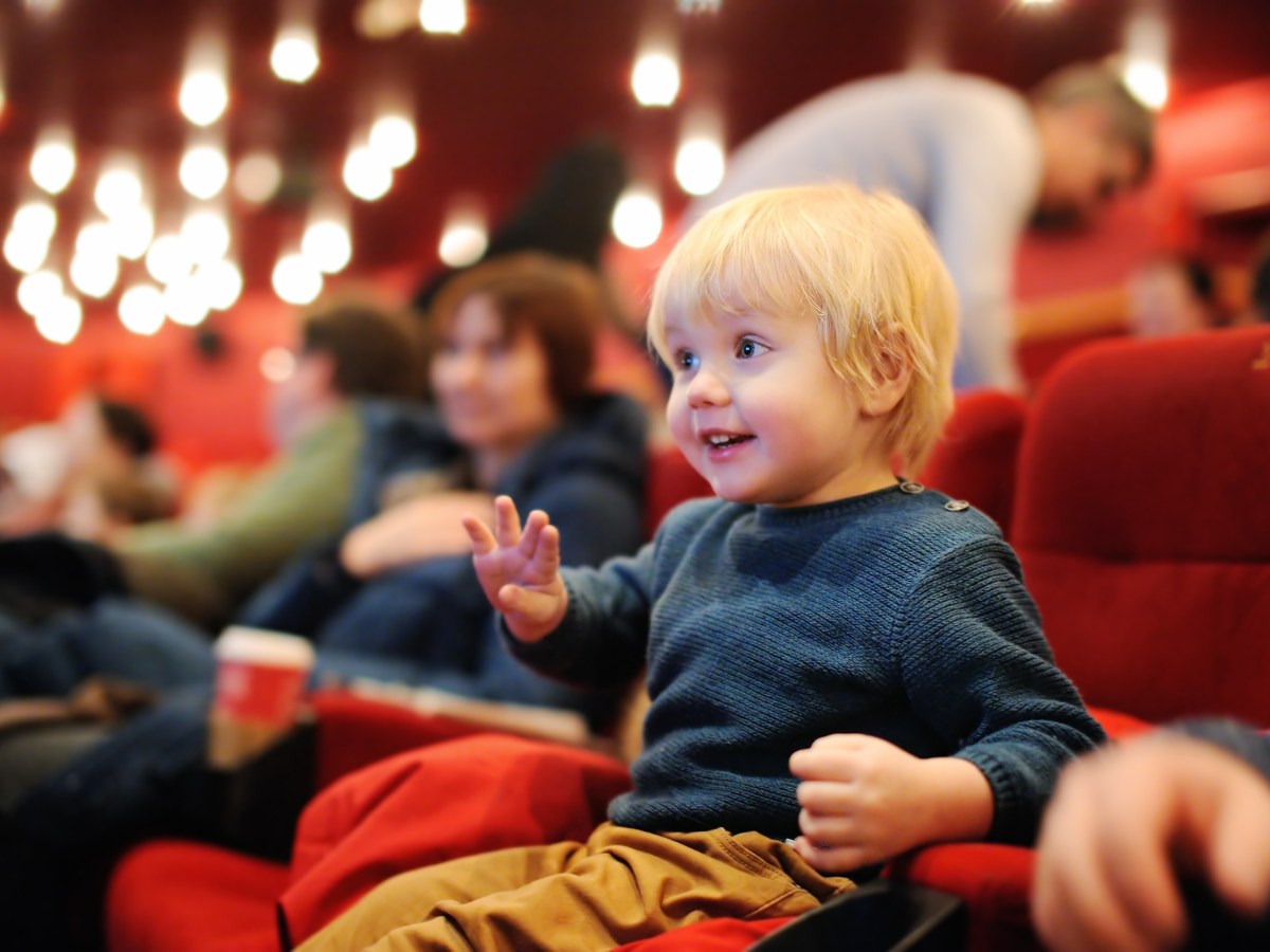 In Deutschland müssen Filme auf ihre Altersfreigabe geprüft werden, bevor sie in einem Kino laufen dürfen. Was die einzelnen FSK-Angaben bedeutet, erfahrt ihr bei uns.