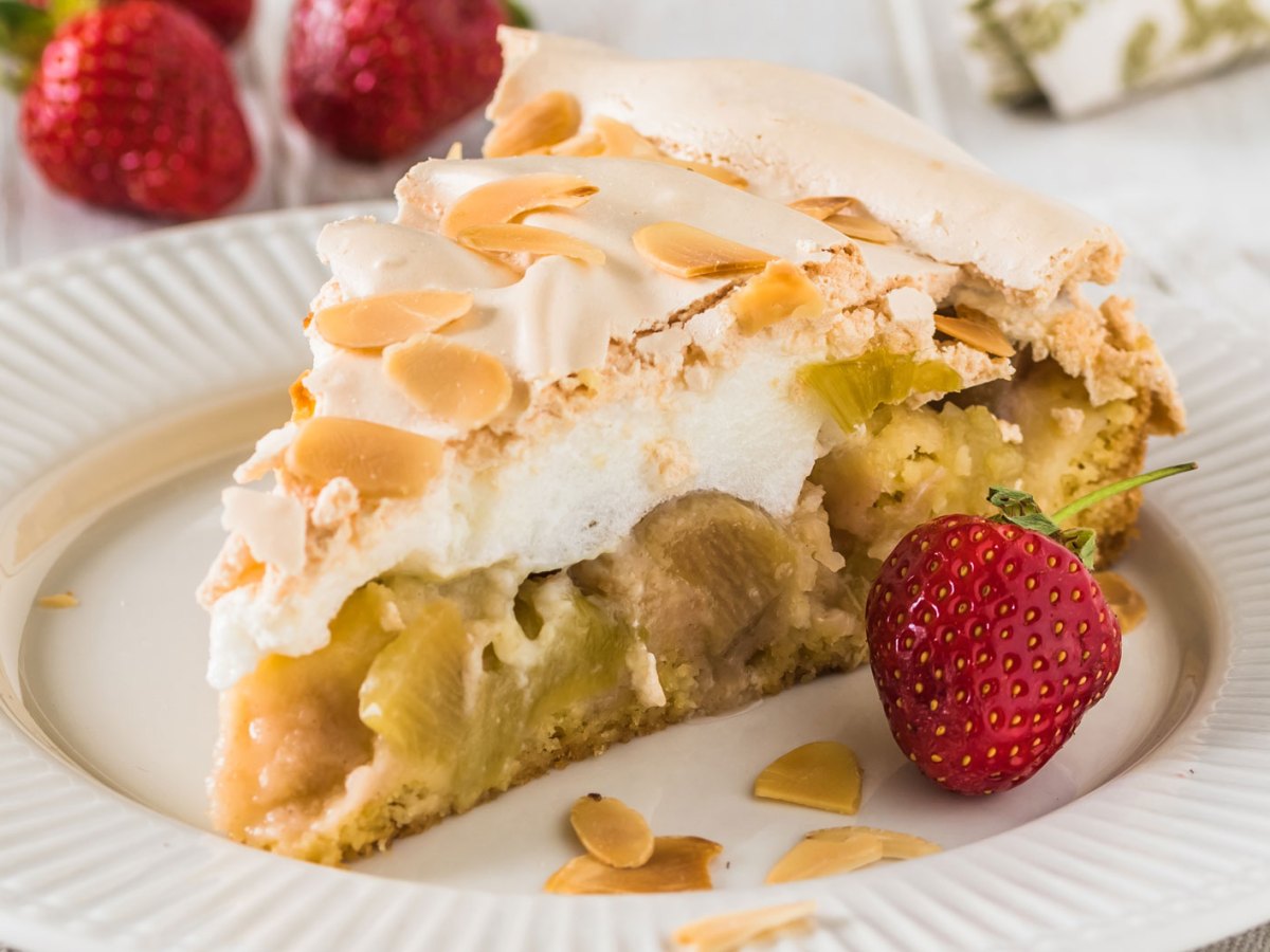 Rhabarber-Baiser-Kuchen: Dieser himmlische Kuchen bringt wirklich alle zum Schwärmen