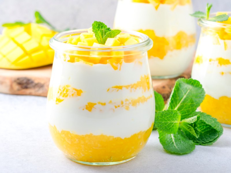 Kokos-Mango-Dessert im Glas