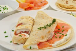 Herzhafte Pfannkuchen mit Lachs
