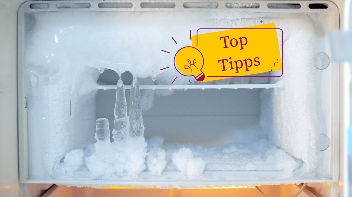 Offener und vereister Gefrierschrank