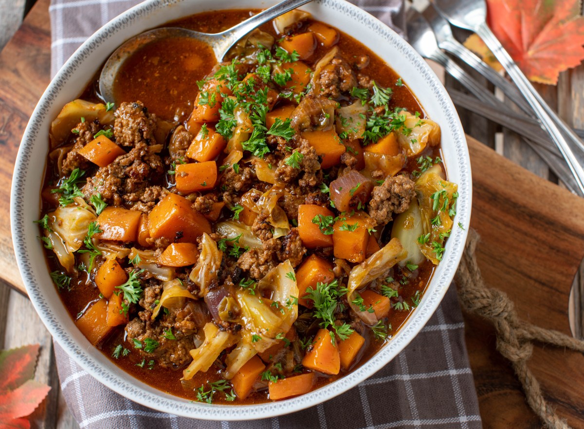 Eine Schüssel Bauerntopf mit Hackfleisch