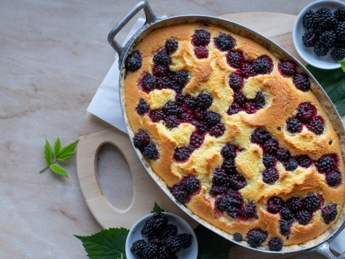 Warmer Brombeer-Auflauf: Saftig, fruchtig und total einfach!