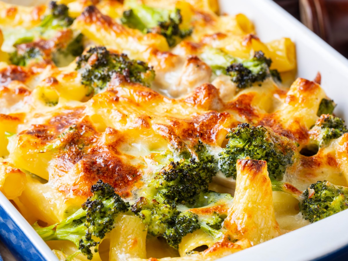 Nudelauflauf mit H&auml;hnchen und Brokkoli: Das schmeckt der ganzen Familie!