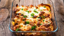 Auflauf mit K&auml;se &uuml;berbacken und Glasform.