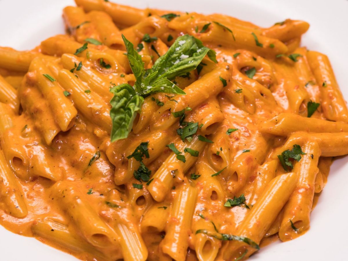 Penne in cremiger Tomaten-Wodka-So&szlig;e.
