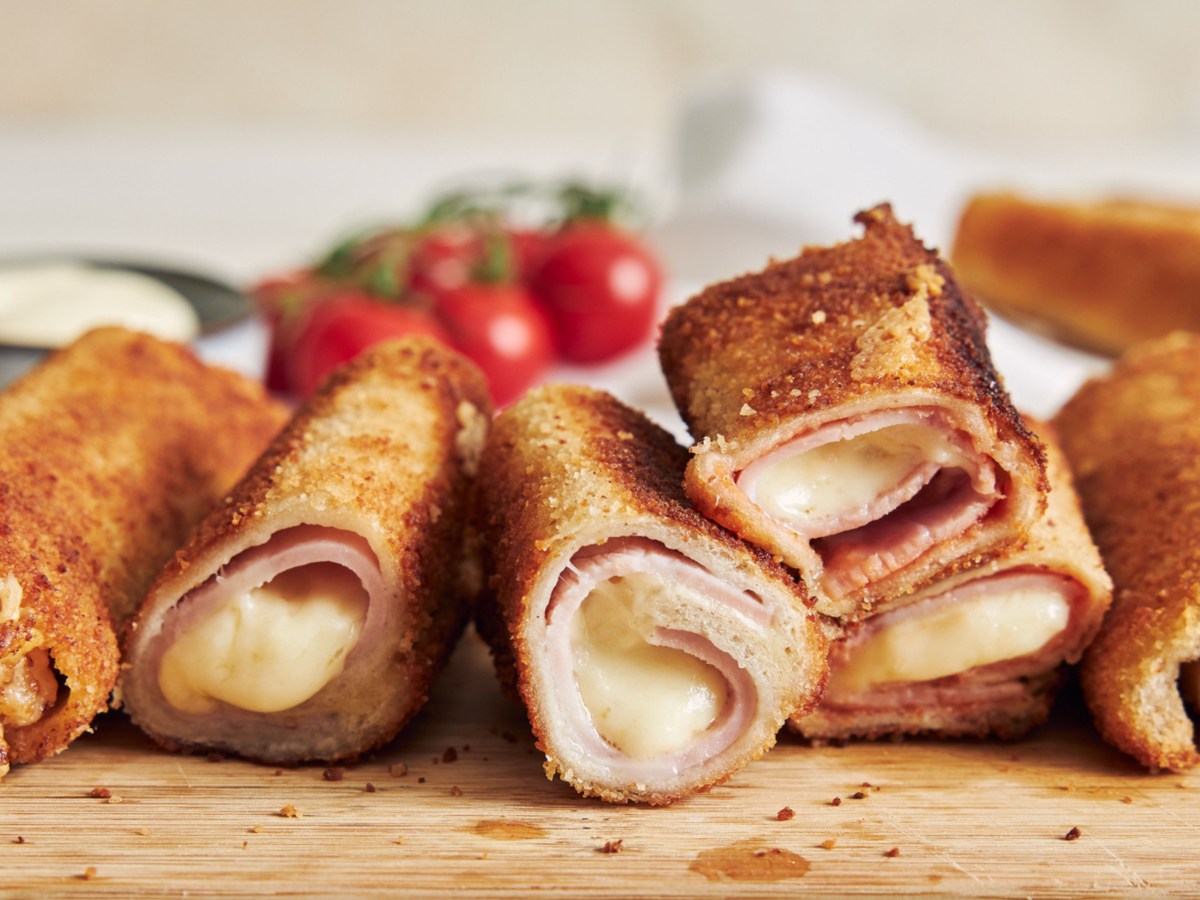 Knusprige Toast-R&ouml;llchen mit Schinken-K&auml;se-F&uuml;llung: Blitzschneller 1-Euro-Snack