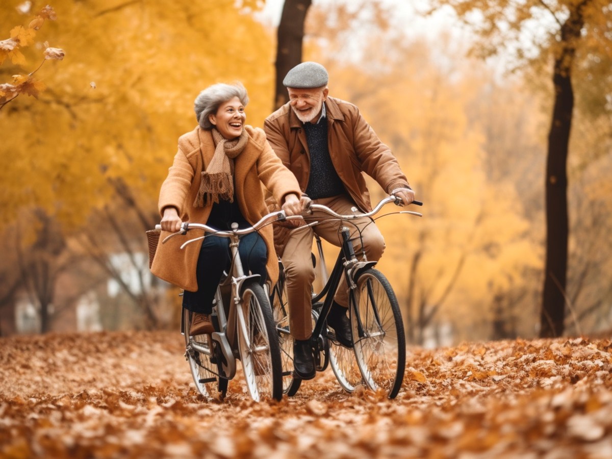 Fahrrad fahren im Herbst, lachende Senioren, generative AI