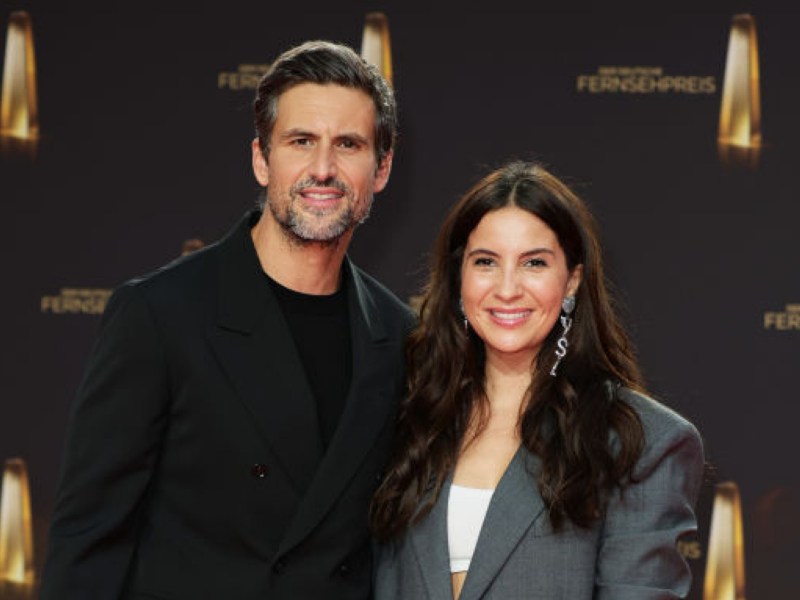 Chryssanthi Kavazi und Tom Beck beim Deutschen Fernsehpreis