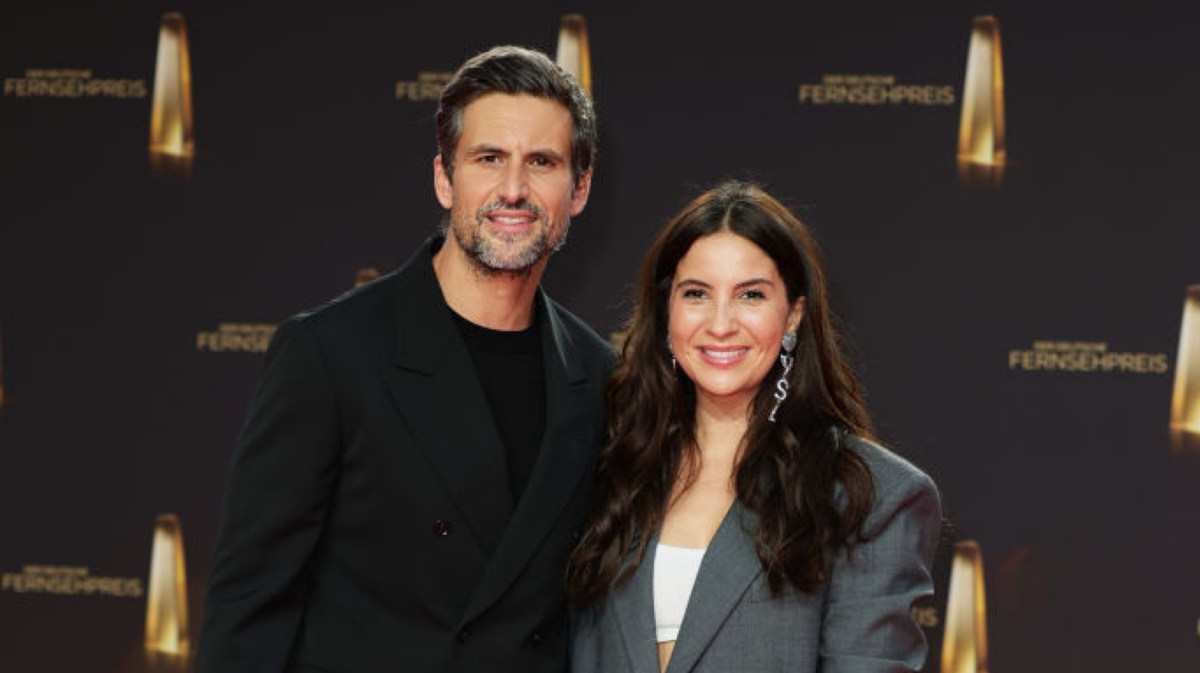 Chryssanthi Kavazi und Tom Beck beim Deutschen Fernsehpreis