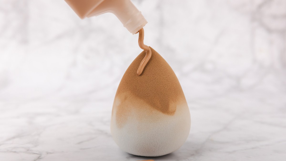 Beauty Blender mit Make-up