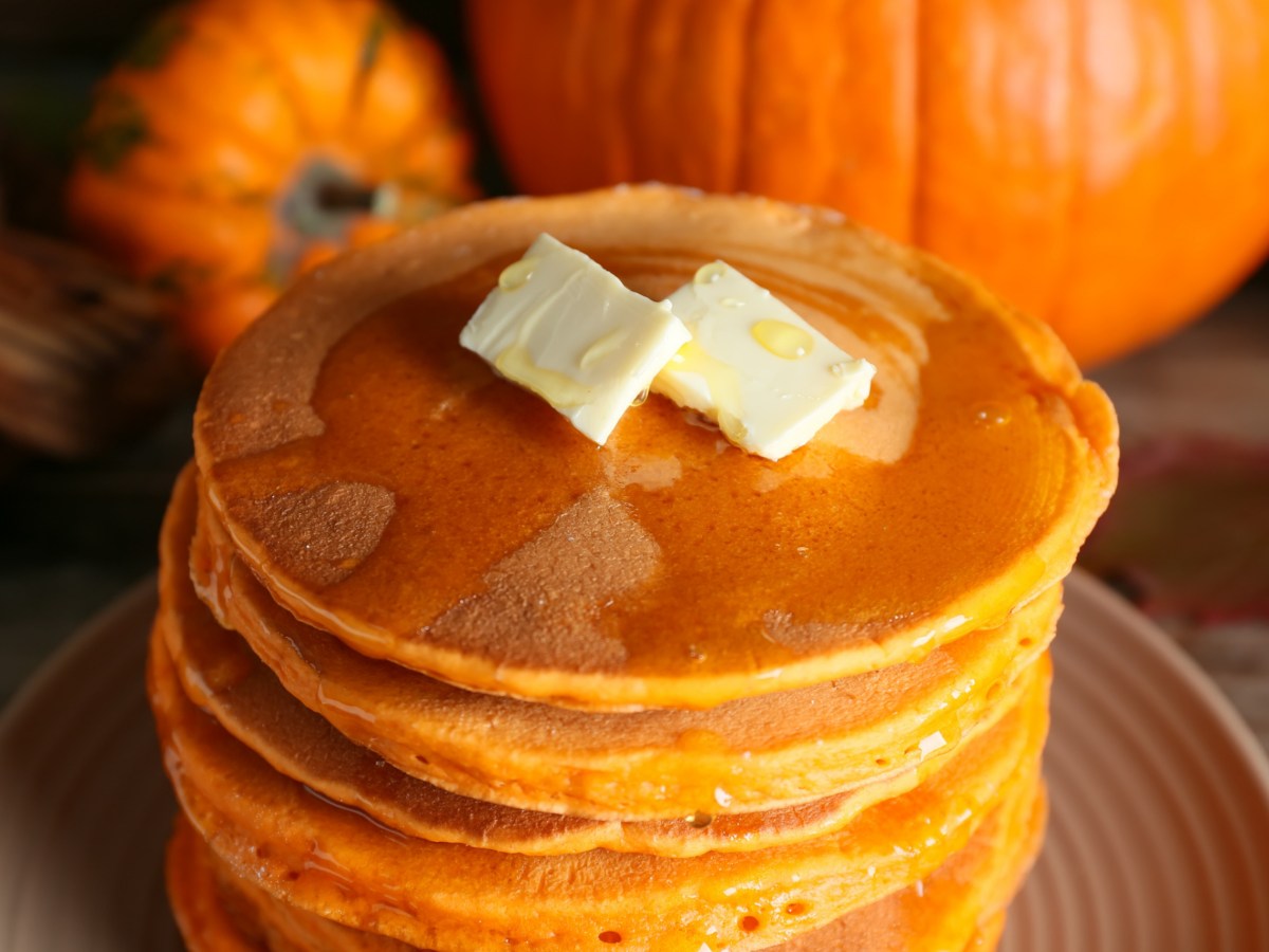 Kürbis-Pfannkuchen: Diese Pumpkin Pancakes sind das perfekte Herbst-Frühstück