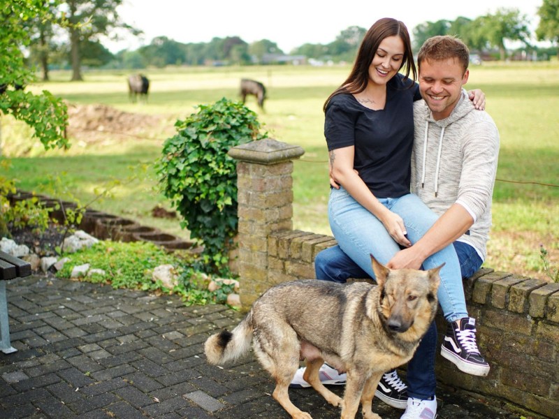 Andrè und Julia kommen sich bei „Bauer sucht Frau“ näher.