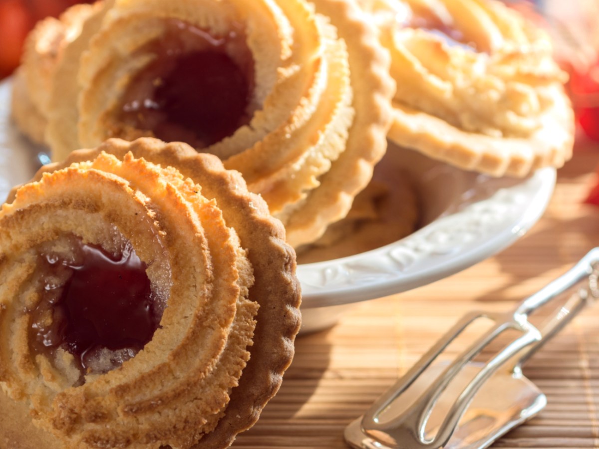 Ochsenaugen: Rezept für die traditionellen Marzipan-Plätzchen mit Marmelade
