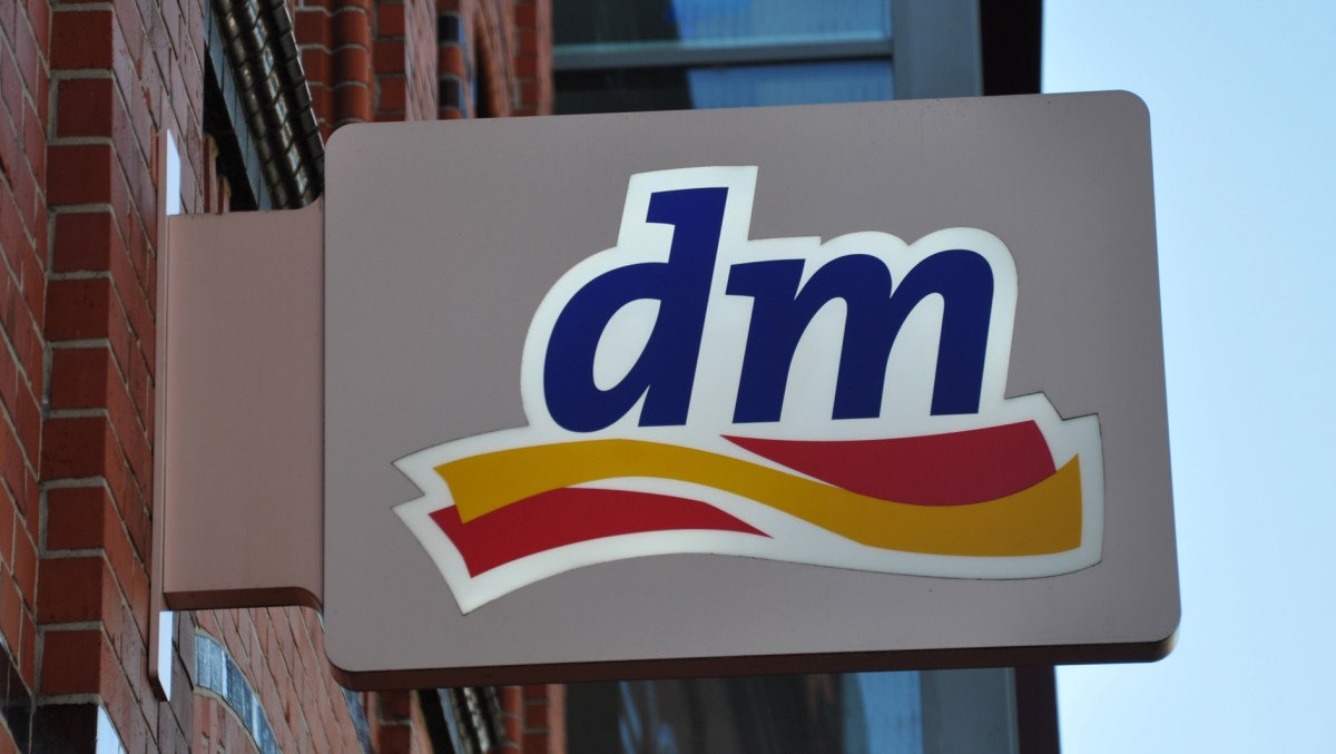 dm Logo