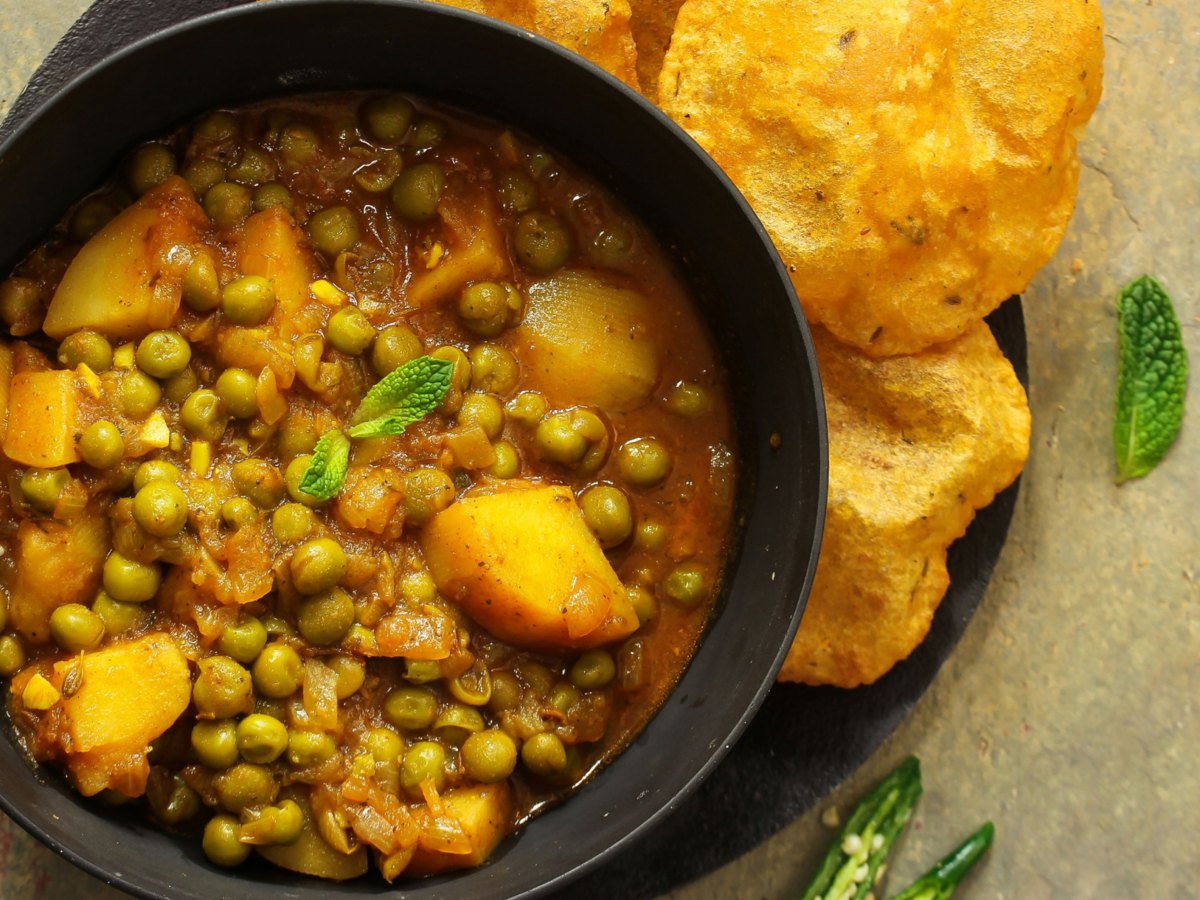 Veganes Kartoffelcurry: Schneller Gaumenschmaus mit Erbsen & Bohnen