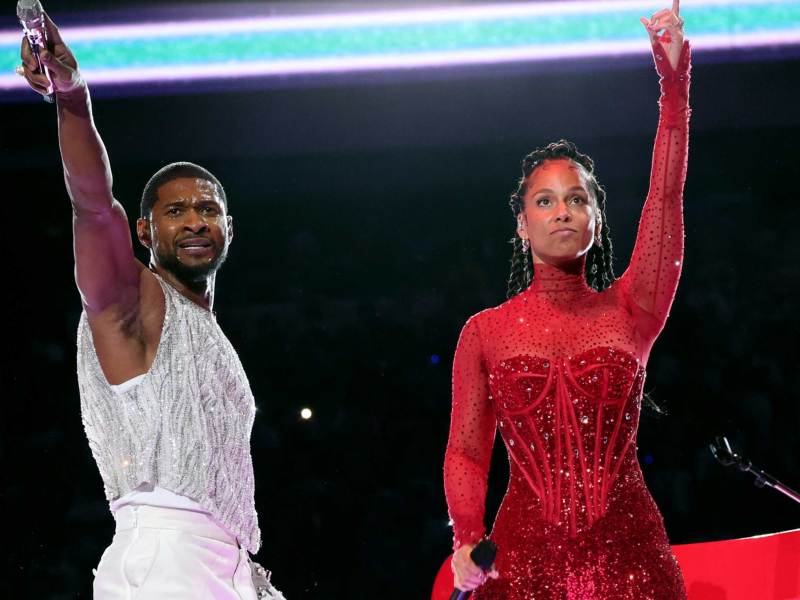 Alicia Keys und Usher bei der Halbzeitshow des Super Bowls 2024