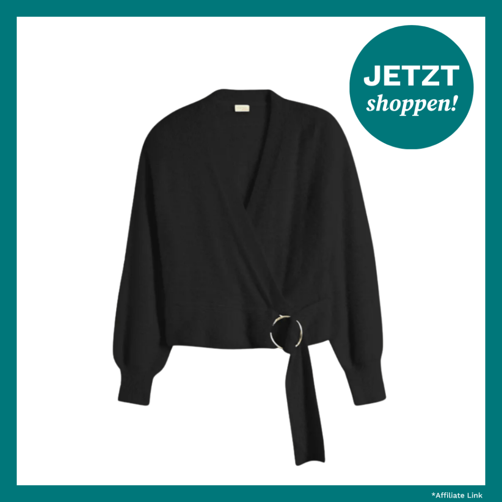 Schwarzer Pullover im Wickelschnitt mit Spangendetail