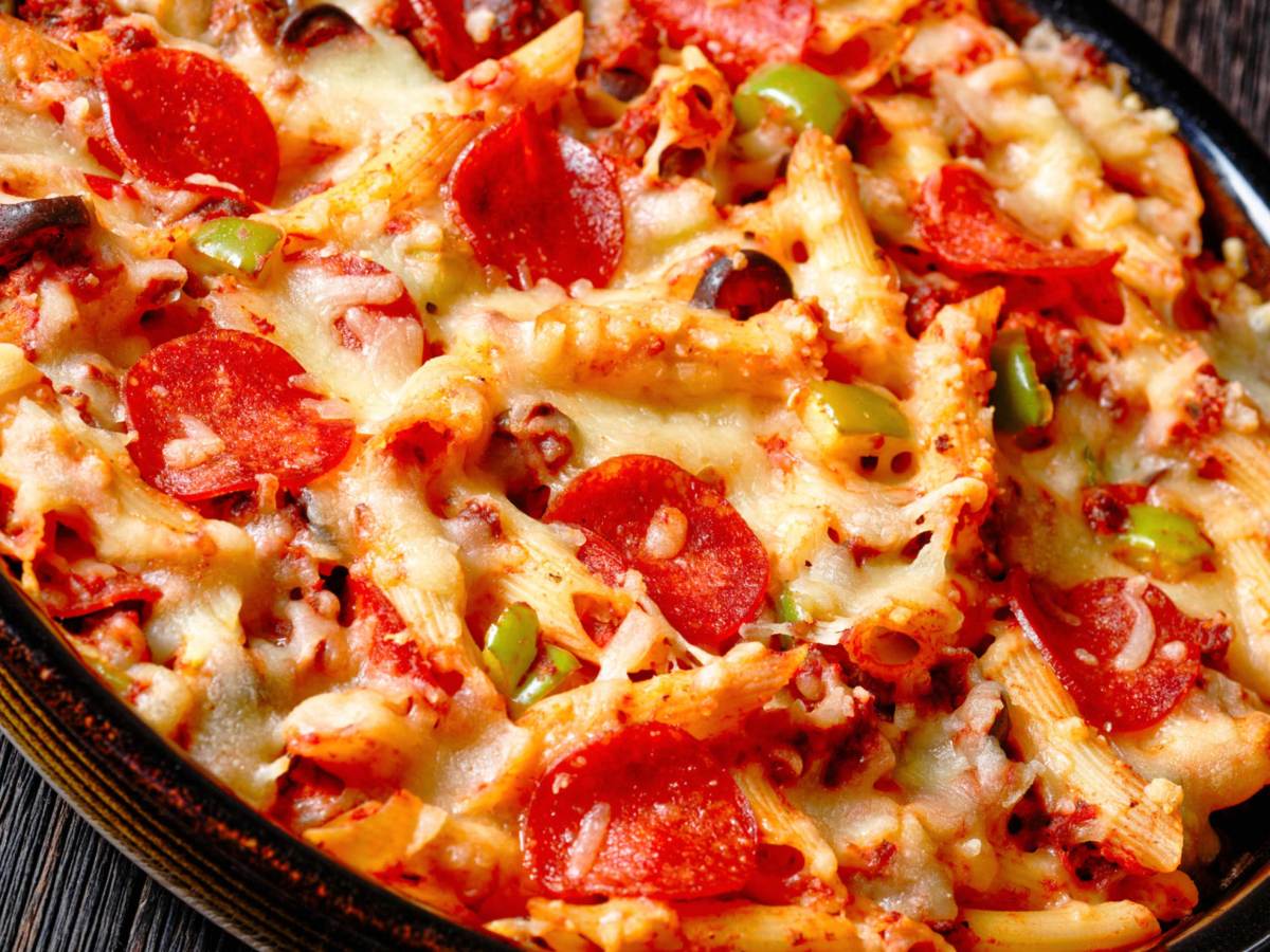 Nudelauflauf &bdquo;Pizza-Style&ldquo;: Der Schlemmer-Hit f&uuml;r die ganze Familie