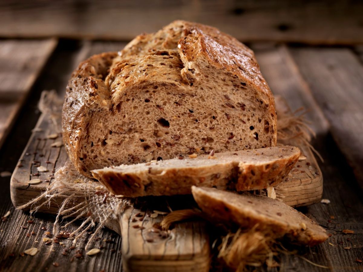 Ein Laib Brot mit knuspriger Kruste