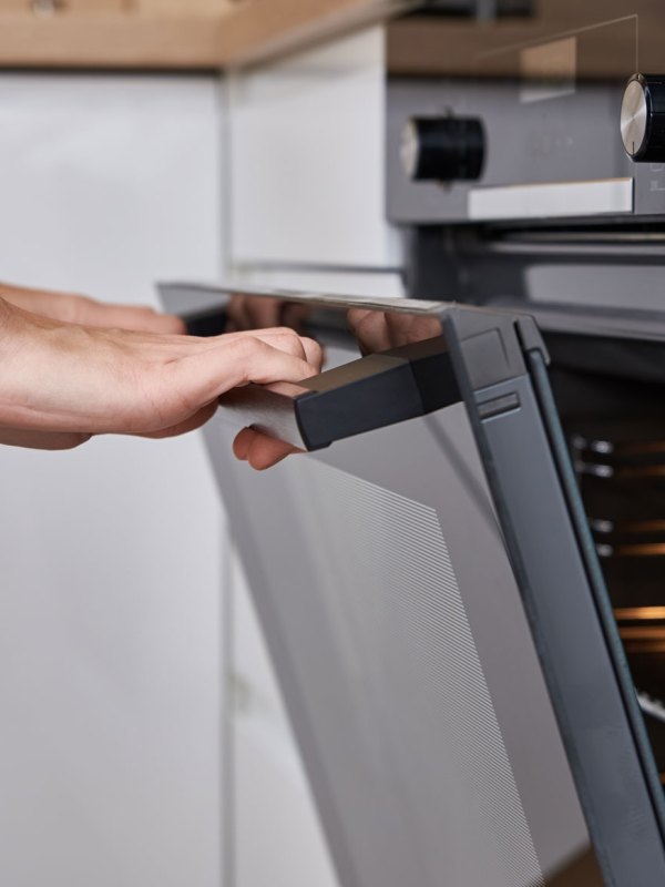 Sollte man die Backofentür nach dem Backen offen stehen lassen oder schließen?